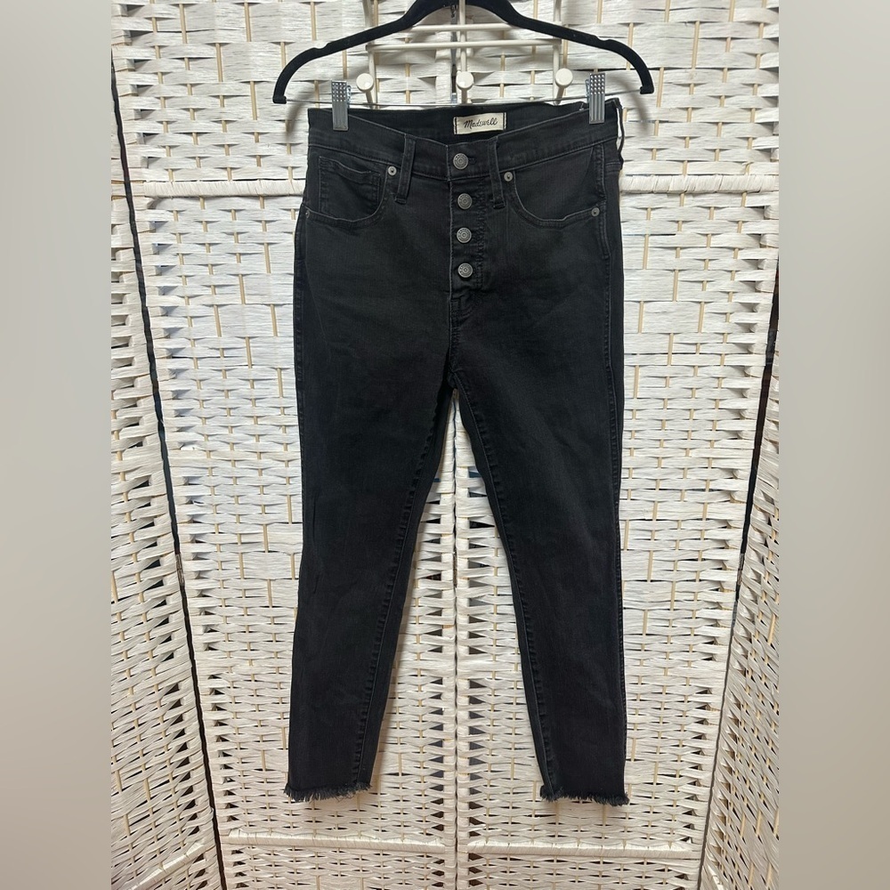 Madewell 10” highrise skinny jeans black size 27p 4 button front frayed hems‎